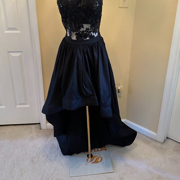 Black High-Low Prom/Evening Gown, Size 9 - Picture 3 of 8